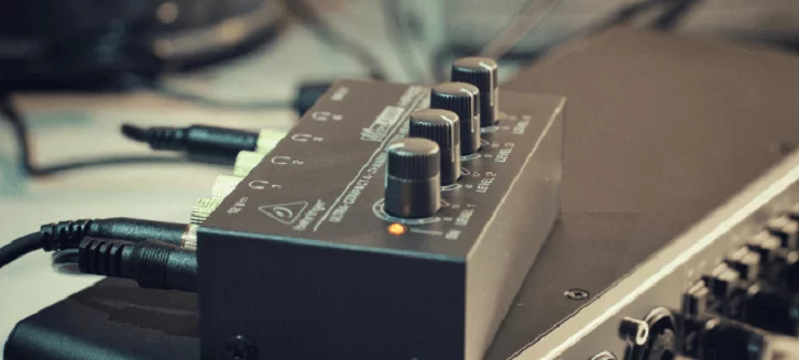 BEHRINGER MICROAMP HA400
