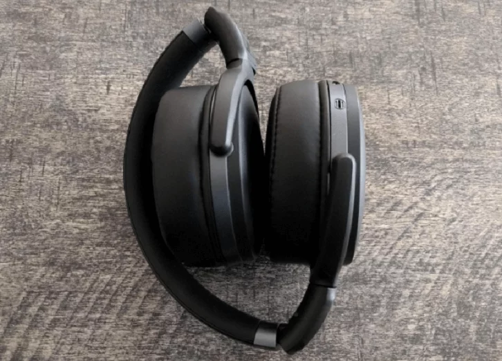 Sennheiser HD 4.40 BT folds into a compact design