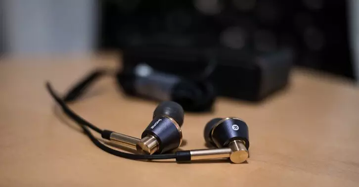 1MORE Triple Driver in-Ear Earphones