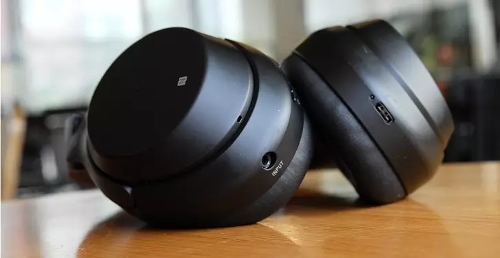 the Sony WH-1000X M3 is equipped with a USB-C port