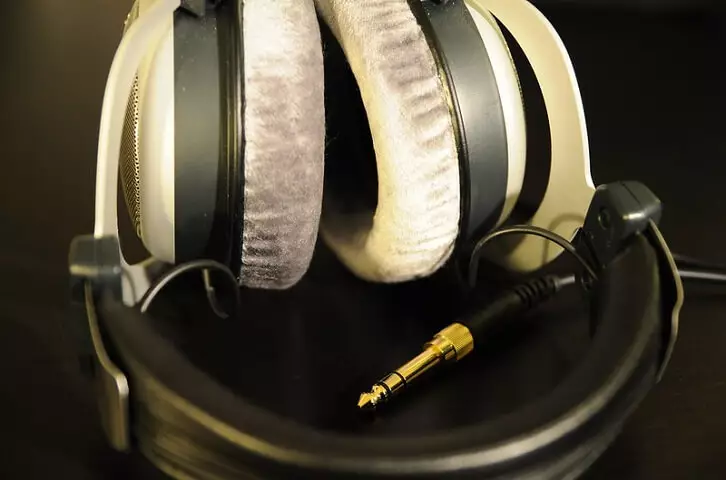 beyerdynamic-dt880-edition-headphones