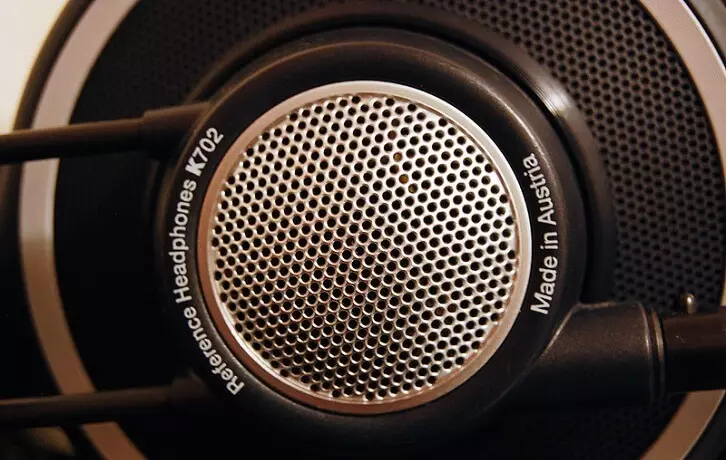 AKG K702