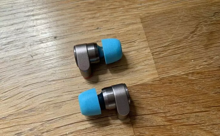 The LINSOUL TIN Audio T2 features MMCX connectors