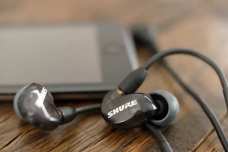 The Shure SE215