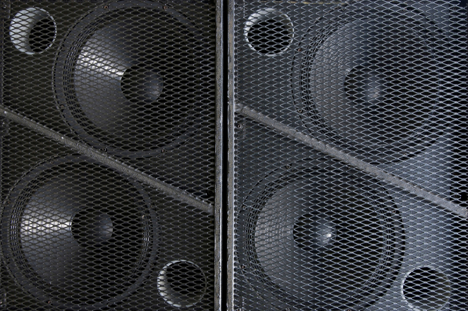 Surround Sound vs. Stereo What's the Difference? SoundGearLab