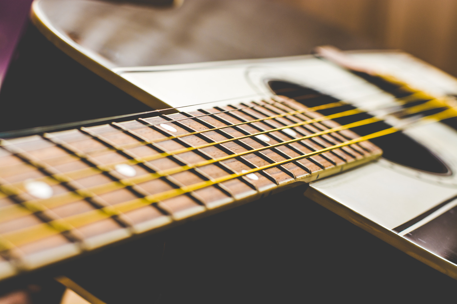 How to Clean a Guitar's Fretboard with Household Items [Guide