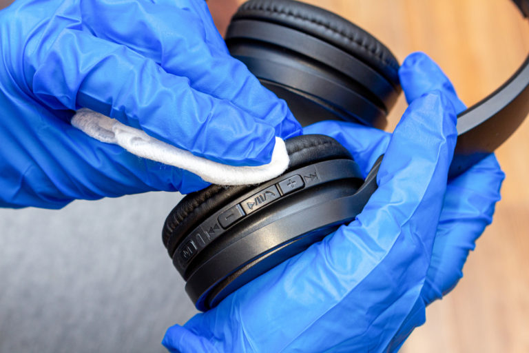 Do Headphones/Earbuds Cause Earwax Buildup? SoundGearLab