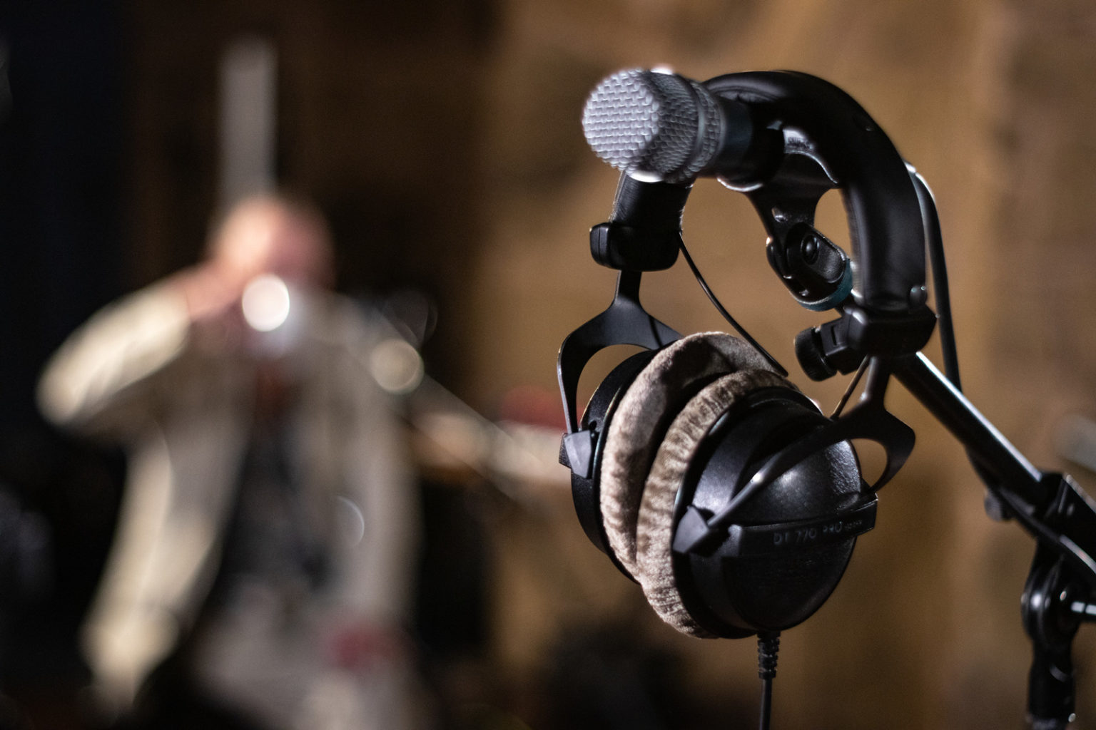 Can headphones damage your brain? SoundGearLab