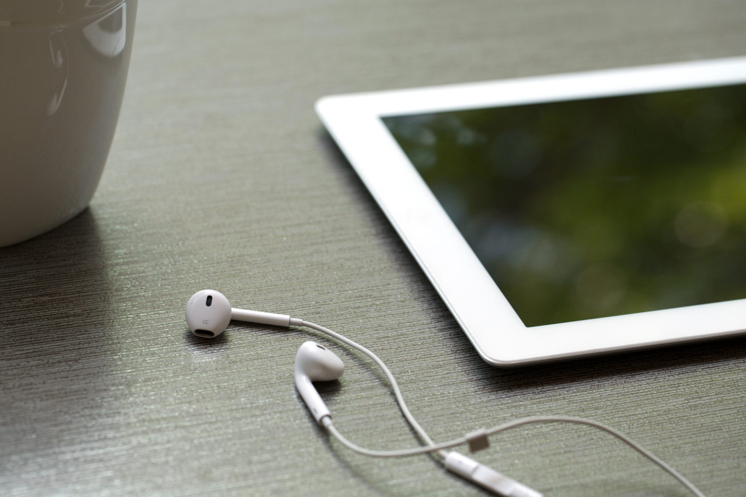 Do iPads Come With A Headphone Jack? SoundGearLab