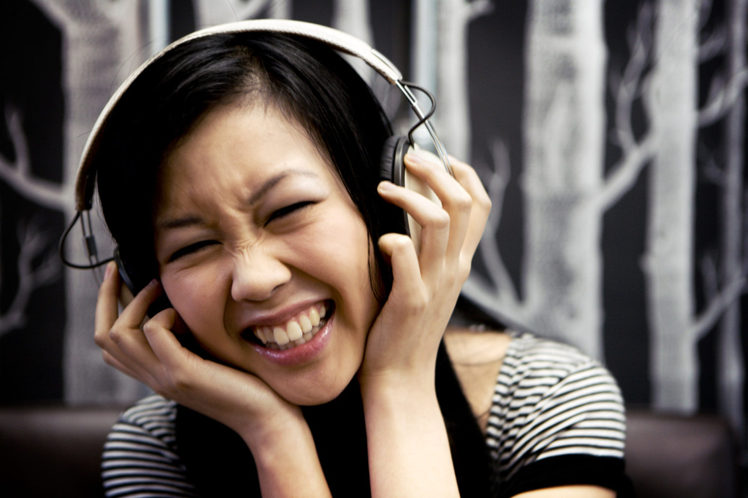 Is it Safe to Wear Headphones or Earbuds with Tinnitus? SoundGearLab