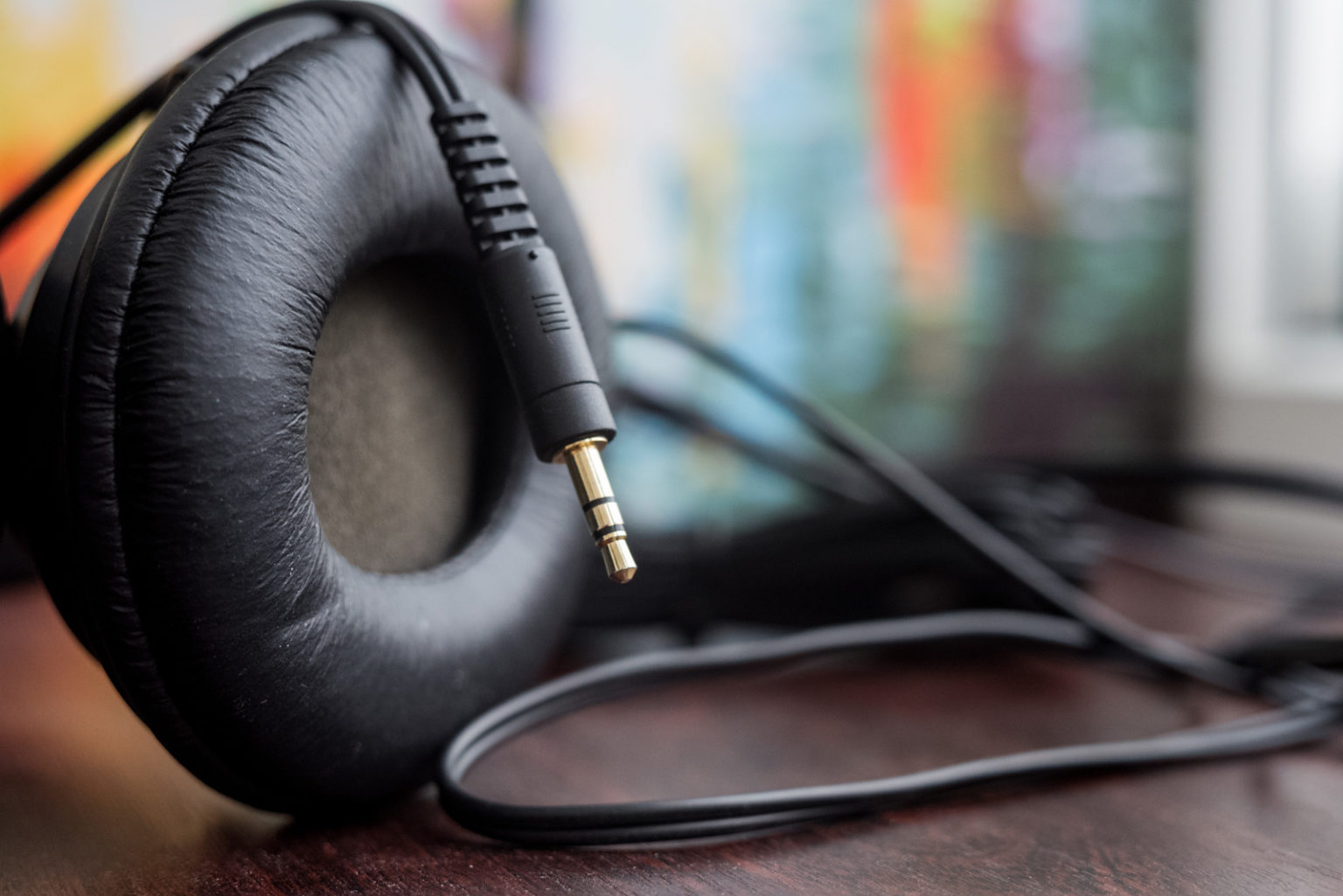 Why do My Headphones Keep Pausing My Music? | SoundGearLab