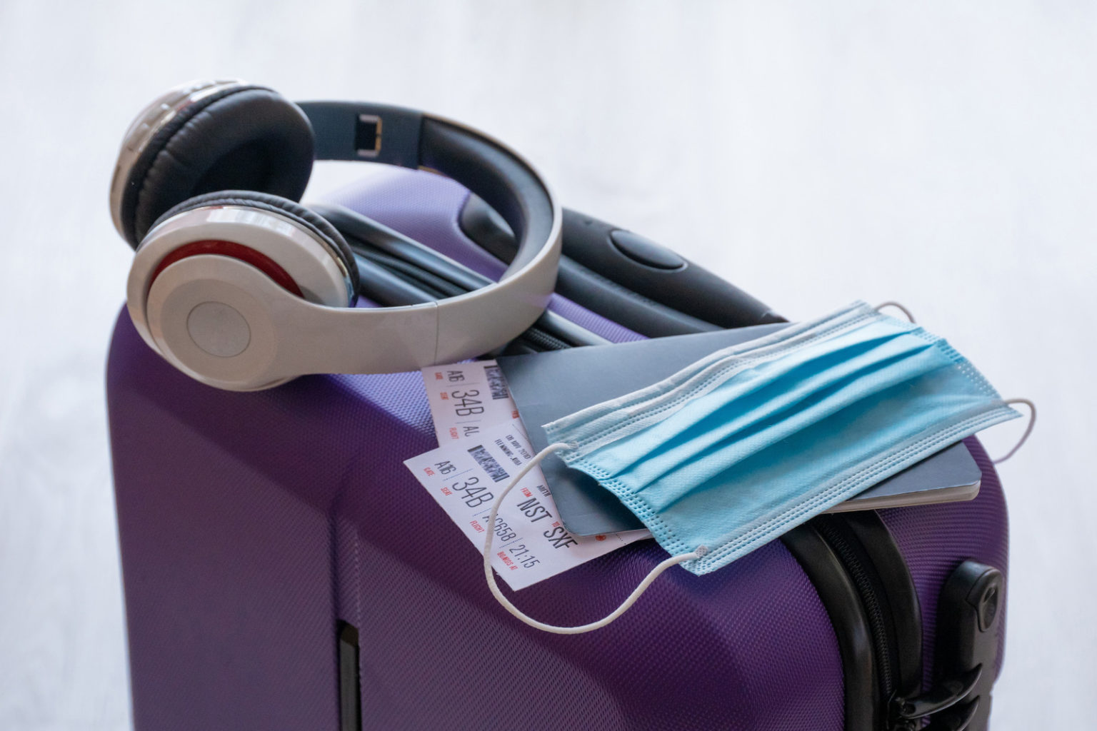 Plane Etiquette: Can You Take The Headphones From Business/First Class ...