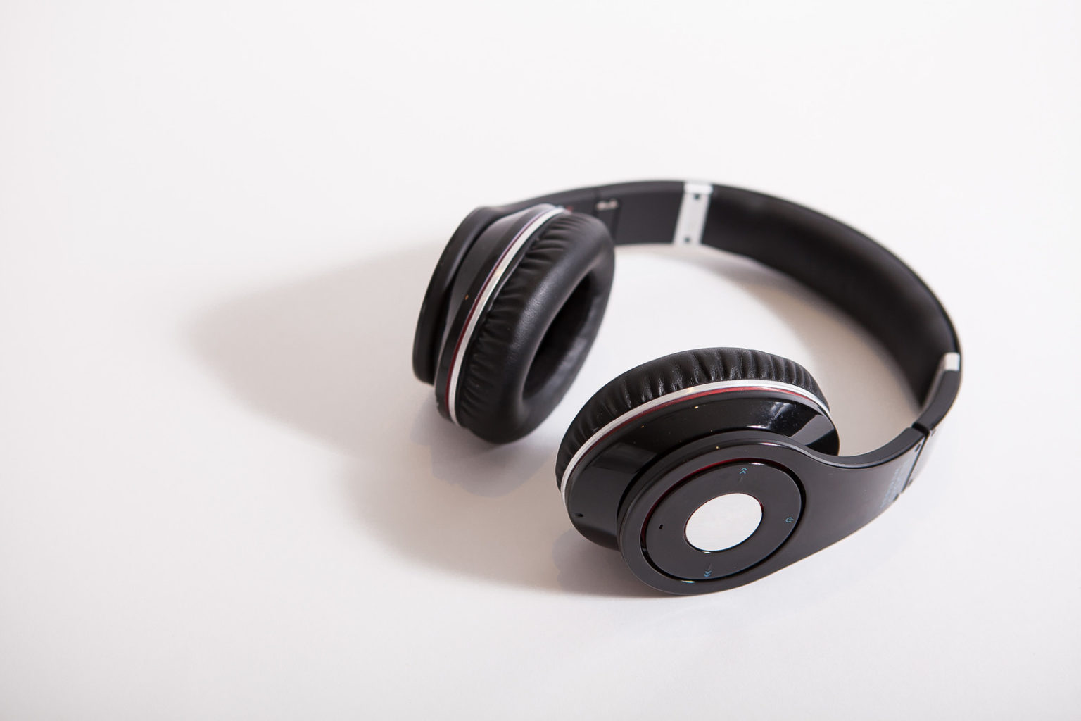 Can Noise Canceling Headphones Help Improve Tinnitus? SoundGearLab