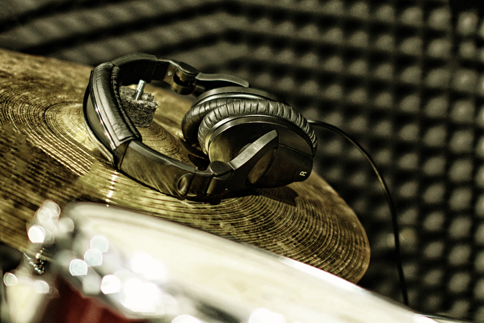Gold plates and headphones from the drum set in the recording Studio. Professional drummers play recording