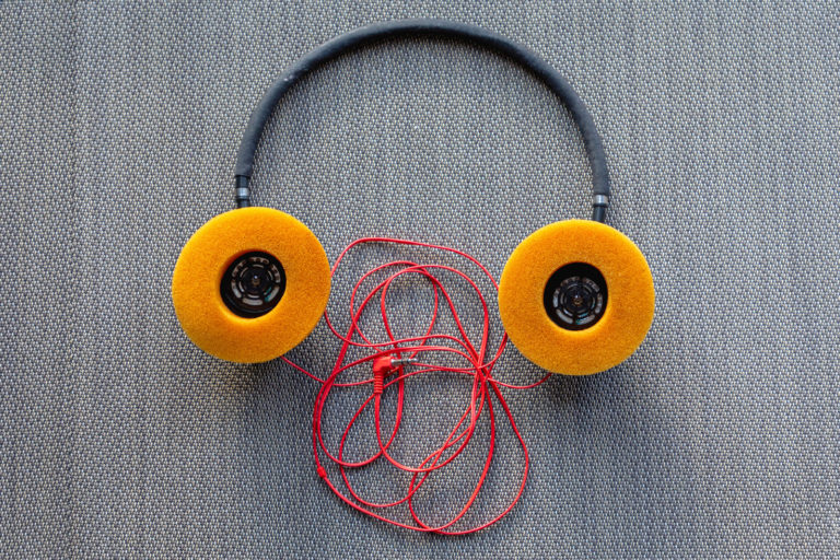 why-do-my-headphones-sound-muffled-how-to-fix-soundgearlab